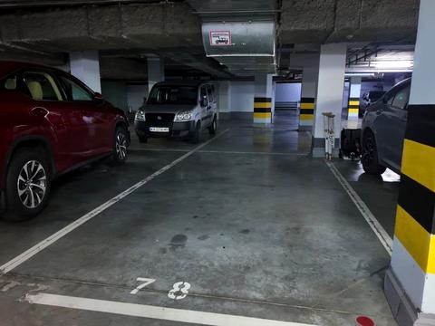 паркоместо по адресу Андрея Верхогляда ул. (Михайла Драгомирова), 9