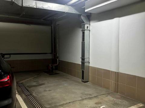 паркоместо по адресу Андрея Верхогляда ул. (Михайла Драгомирова), 3