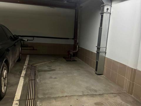 паркоместо по адресу Андрея Верхогляда ул. (Михайла Драгомирова), 3