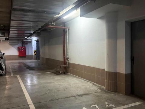 паркоместо по адресу Андрея Верхогляда ул. (Михайла Драгомирова), 3