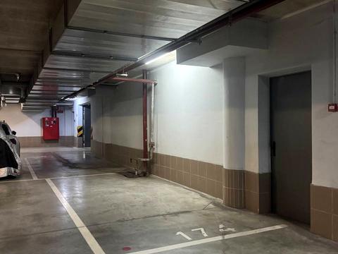 паркоместо по адресу Андрея Верхогляда ул. (Михайла Драгомирова), 3