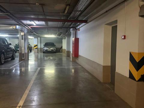 паркоместо по адресу Андрея Верхогляда ул. (Михайла Драгомирова), 3