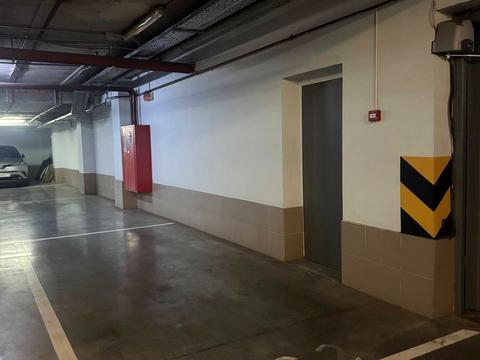 паркоместо по адресу Андрея Верхогляда ул. (Михайла Драгомирова), 3