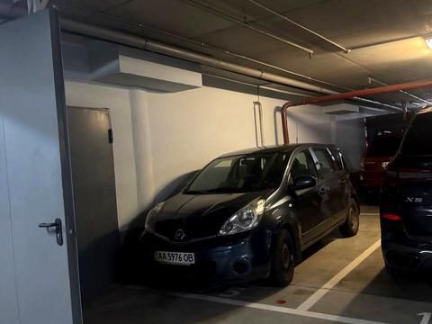 паркоместо по адресу Андрея Верхогляда ул. (Михайла Драгомирова), 3