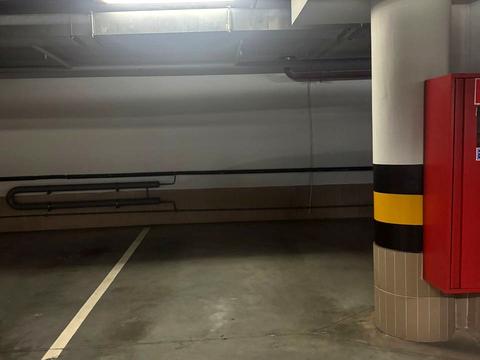 паркоместо по адресу Андрея Верхогляда ул. (Михайла Драгомирова), 3