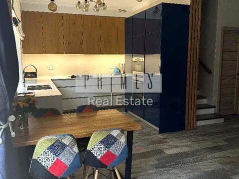 дом по адресу поєзії, 1