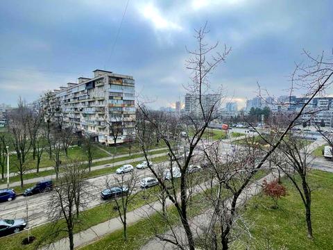 квартира за адресою Братиславська вул., 38