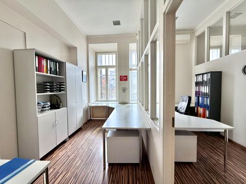 комерційна за адресою Костельна вул., 8