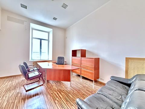 комерційна за адресою Костельна вул., 8