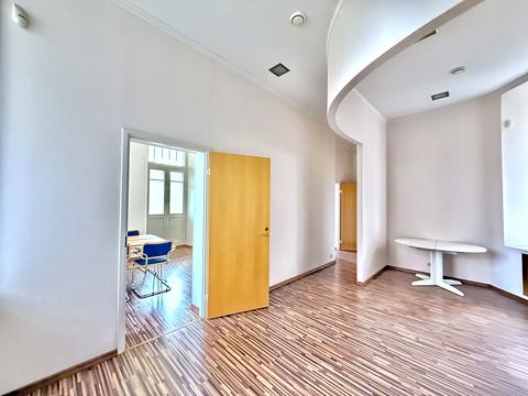 комерційна за адресою Костельна вул., 8