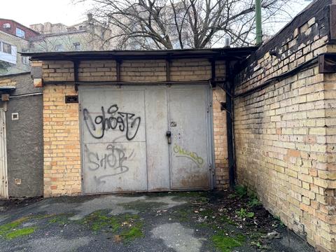 паркомісце за адресою Олеся Гончара вул., 40