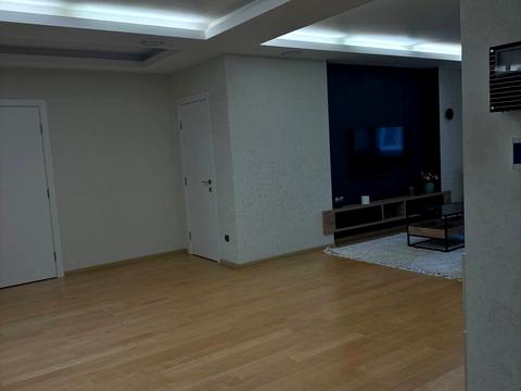 квартира за адресою Анни Ахматової вул., 13