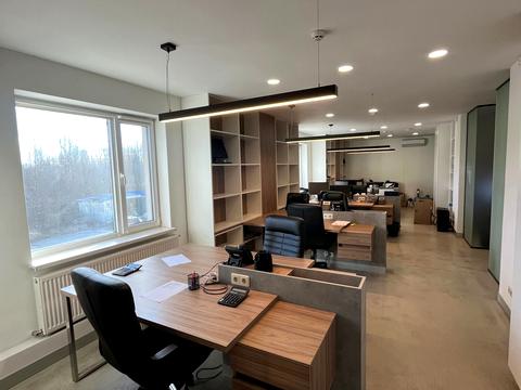 комерційна за адресою Пухівська вул., 2