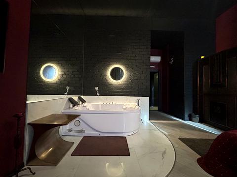 коммерческая по адресу Победы ул., 1