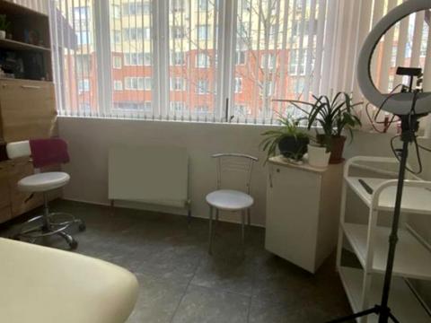 комерційна за адресою Райдужний масив вул., 19/1