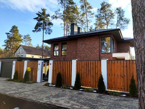 будинок за адресою Патріотів