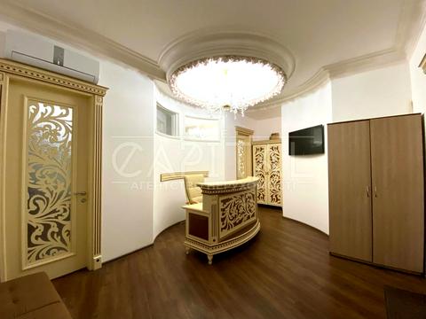 комерційна за адресою Київ, Євгена Коновальця вул. (Щорса), 36Д