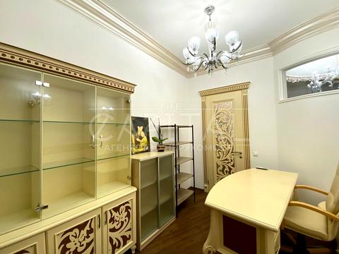 комерційна за адресою Київ, Євгена Коновальця вул. (Щорса), 36Д