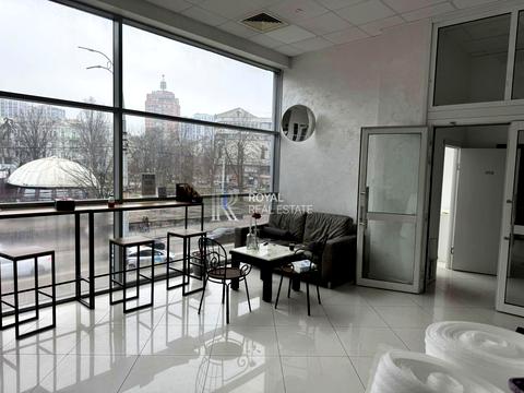 коммерческая по адресу Львовская пл., 8