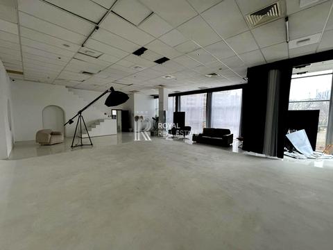 коммерческая по адресу Львовская пл., 8