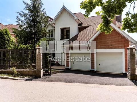 будинок за адресою Ватутіна пров., 1а