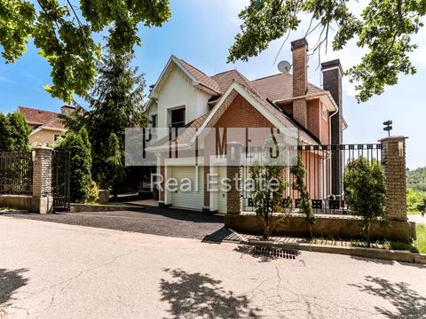 будинок за адресою Ватутіна пров., 1а