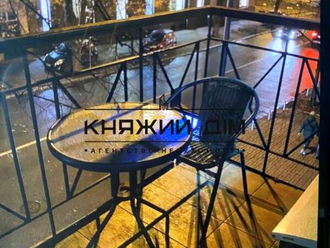 комерційна за адресою Інститутська вул., 24/7