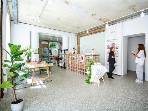 комерційна за адресою Джона Маккейна вул. (Івана Кудрі), 37