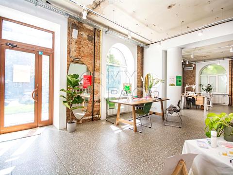 комерційна за адресою Джона Маккейна вул. (Івана Кудрі), 37