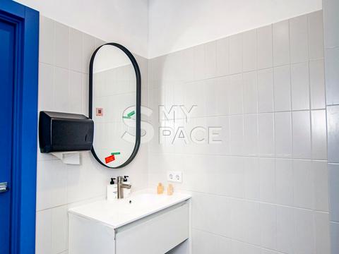 комерційна за адресою Джона Маккейна вул. (Івана Кудрі), 37