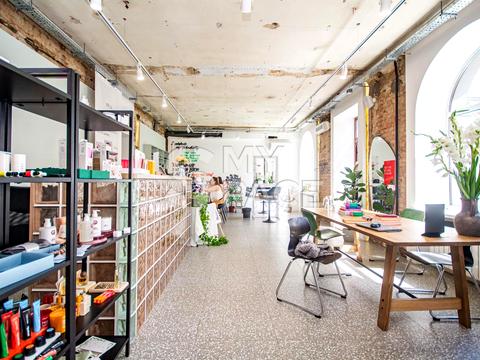 комерційна за адресою Джона Маккейна вул. (Івана Кудрі), 37