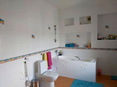 будинок за адресою смт. Обухівка, Чарівна