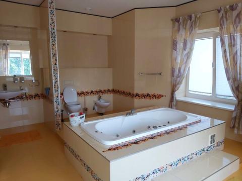 будинок за адресою смт. Обухівка, Чарівна