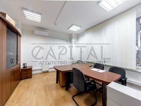 комерційна за адресою Петропавлівська вул., 4