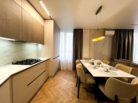 квартира за адресою В'ячеслава Чорновола вул. (), 5