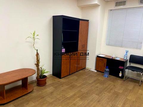 комерційна за адресою Лариси Руденко вул., 6-А