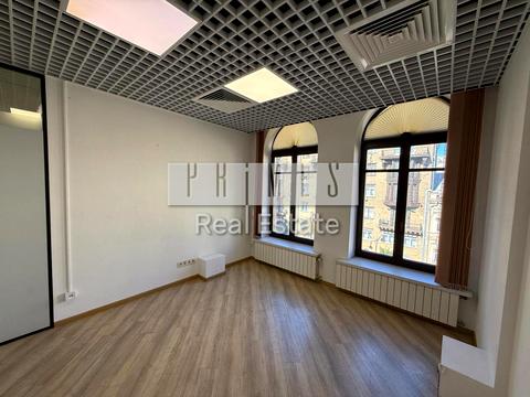 комерційна за адресою Басейна вул., 1-3/2А