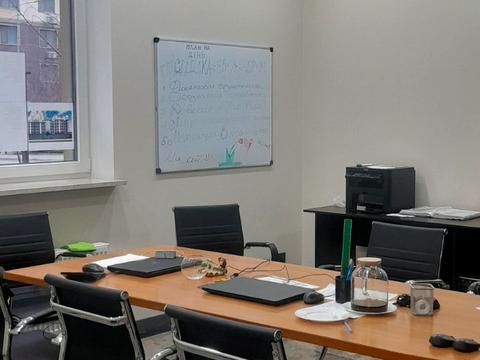 комерційна за адресою Перлинна вул., 9