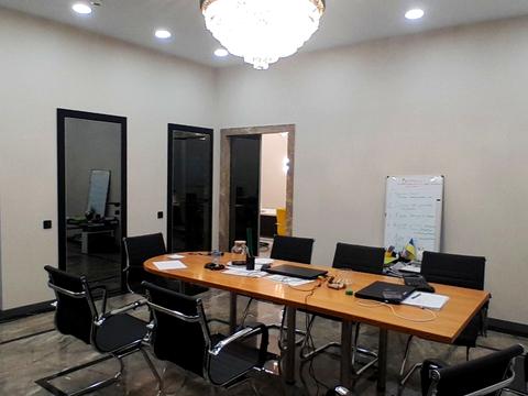 комерційна за адресою Перлинна вул., 9