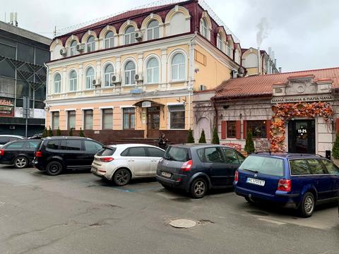 комерційна за адресою Хорива вул., 1А