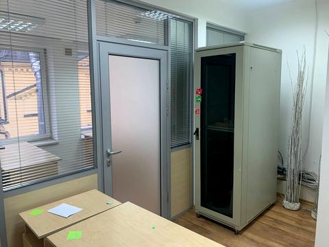 комерційна за адресою Хорива вул., 1А