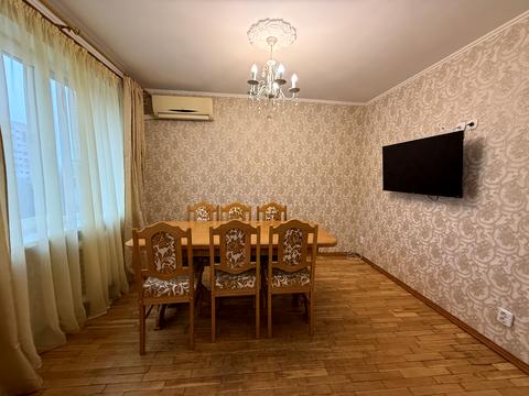 квартира за адресою Михайла Омеляновича-Павленка вул. (Суворова), 18/20