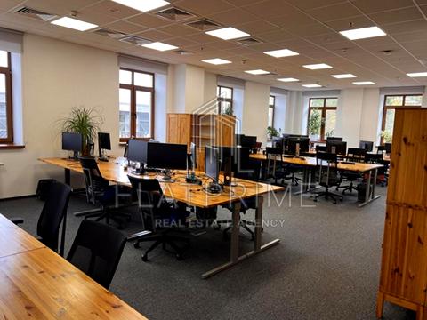 комерційна за адресою Верхній Вал вул., 10