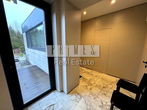 будинок за адресою с. Нові Безрадичі, Сонячна вул.