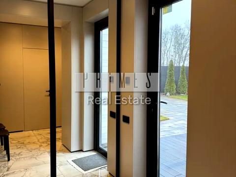 будинок за адресою с. Нові Безрадичі, Сонячна вул.