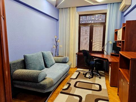 квартира за адресою майдан Конституції пл., 2/2