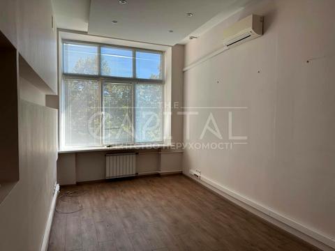 комерційна за адресою Василя Макуха вул. (Івана Шевцова), 1