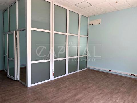 комерційна за адресою Василя Макуха вул. (Івана Шевцова), 1