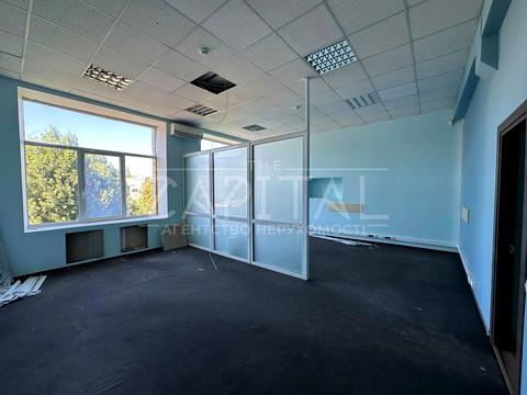 комерційна за адресою Василя Макуха вул. (Івана Шевцова), 1