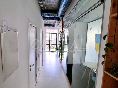 комерційна за адресою Воздвиженська вул., 51А